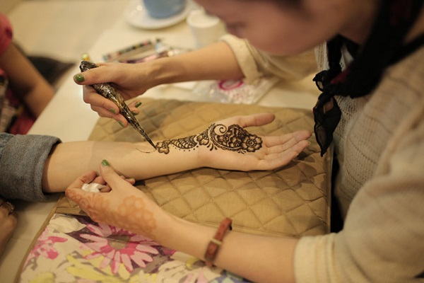 vẽ henna ở đâu