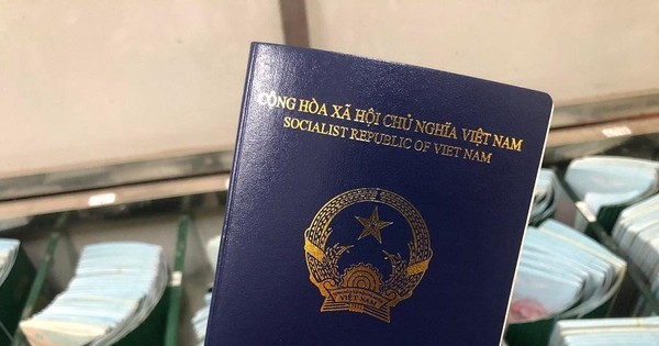 Cận cảnh mẫu hộ chiếu thế hệ do cảnh sát cấp từ thời điểm ngày một-7