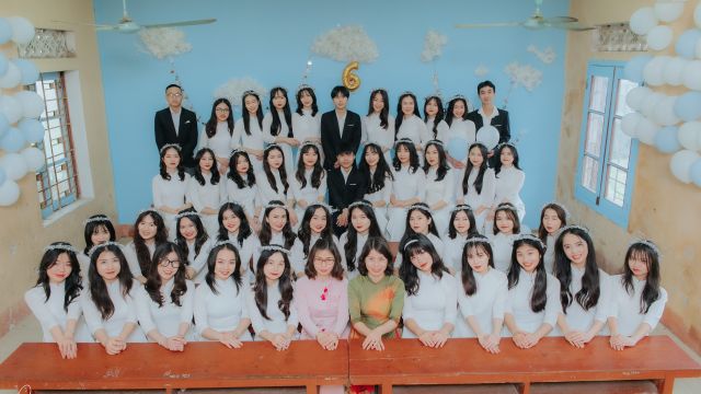 Cảm xúc ko giống nhau để tạm biệt một thời áo trắng