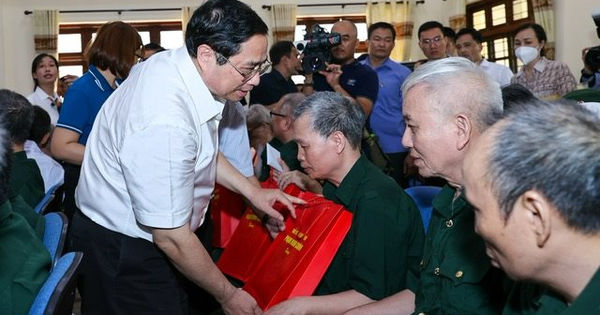 Thủ tướng tặng vàng, tri ân những Mẹ việt nam giới nam giới nhân vật, những thương, bệnh binh, gia đình chính sách