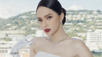 Hoa hậu Hương Giang diện váy trắng, thần thái quyến rũ dự LHP Cannes 2022
