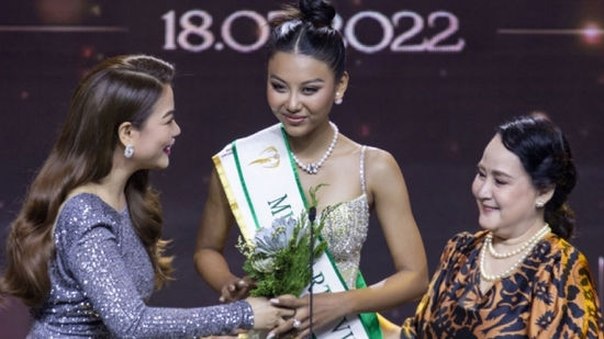 Tại sao Hoa hậu Nông Thúy Hằng không được dự thi Hoa hậu Trái đất?