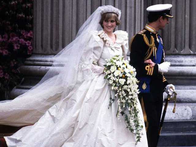 Tuy cổ điển nhưng váy cưới của Công nương Diana bị đánh giá là có nhiều sự cố - Ảnh 1.