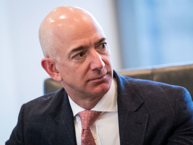 Jeff Bezos: Hãy nghĩ về những điều bạn hối tiếc ở tuổi 80, những điều bạn không dám làm!  - Ảnh 2.