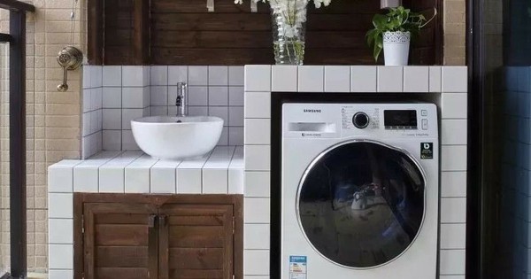 Tận dụng ban công để đặt máy giặt, một giải pháp hay cho những người sống ở chung cư