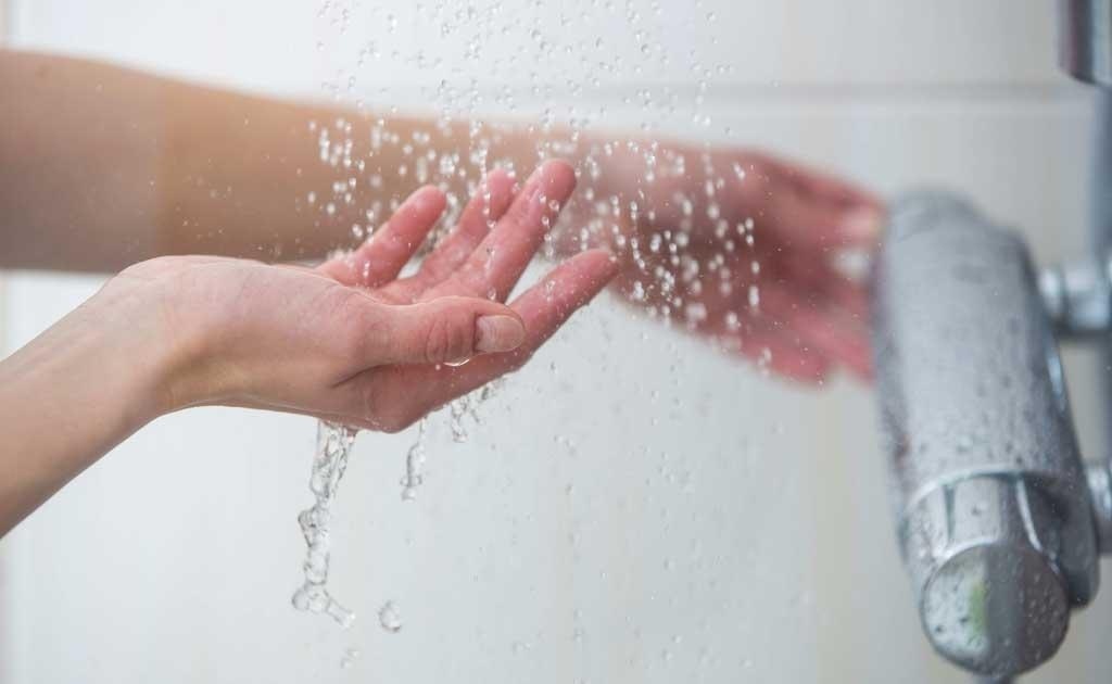 tò mò cách tắm lý tưởng lúc thời tiết nực nội