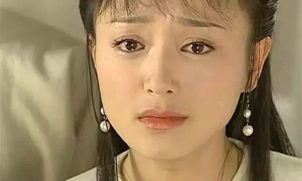 lúc còn là sinh viên, cô ấy xinh xinh tới nỗi lốp xe của cô ấy thường xuyên bị thủng, được ca ngợi là ‘ko.  một phái nữ sát thủ ‘