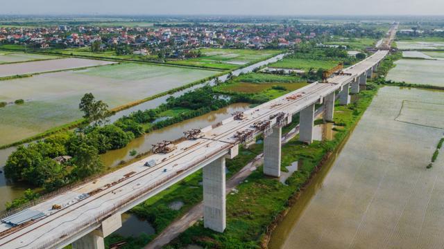 Cận cảnh công trường cầu Văn Úc hơn 800 tỷ ở Hải Phòng