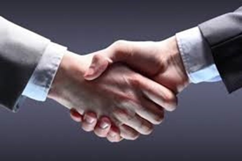 Trọng tài thương nghiệp sở hữu được giải quyết tranh chấp cho tất cả những người thân ko?
