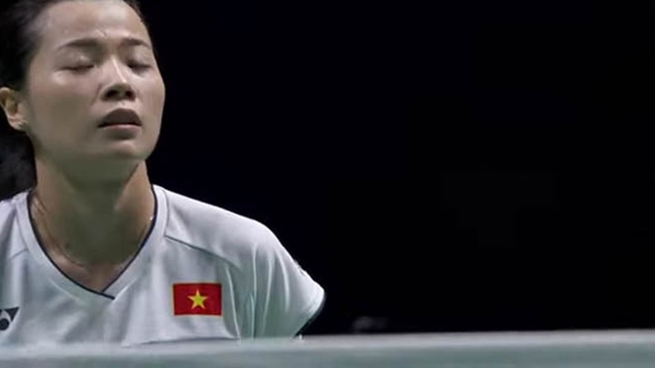 Nguyễn Thùy Linh tốt đối đầu với cựu vô địch trái đất