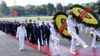 Lãnh đạo Đảng, Nhà nước dâng hương tưởng niệm các anh hùng, liệt sĩ và vào Lăng viếng Chủ tịch Hồ Chí Minh
