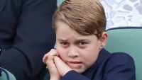 Biểu cảm đáng yêu của Hoàng tử George khi xem Wimbledon 2022 cùng bố mẹ