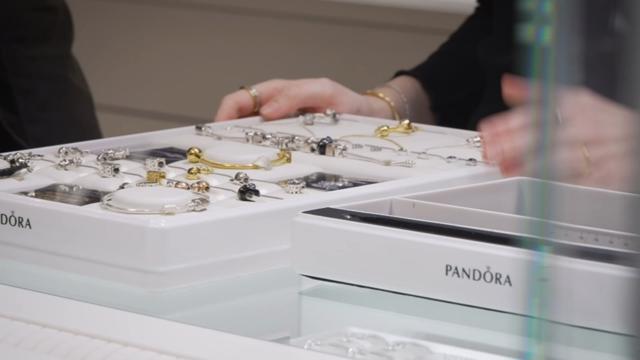 Tranh cãi về xoàn nhân tạo của Pandora