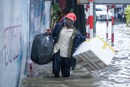 Bão kéo theo bão, mưa lớn khắp miền Trung, liệu năm 2020 có lặp lại trận lũ lịch sử?