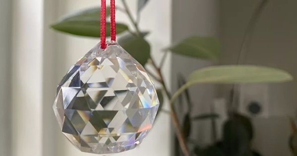 Tiết lộ cách sử dụng quả cầu Ca Sỹ Pha Lê phong thủy