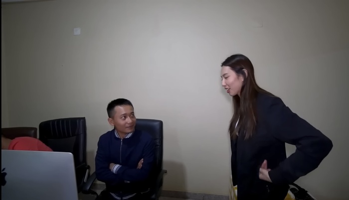 Thủy Tiên đột nhập vào phòng ngủ của Quang Linh Vlog sẵn sàng hỏi: 'Tại sao chỉ theo dõi em' Ảnh 5