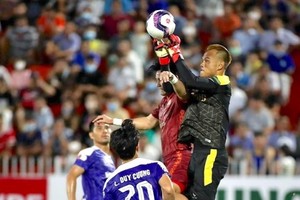 HLV Kiatisak: 'Hoàng Anh Gia Lai sẽ trả ơn Hà Nội FC';  Thủ môn nhập viện khẩn cấp trong trận Đà Nẵng thua Viettel