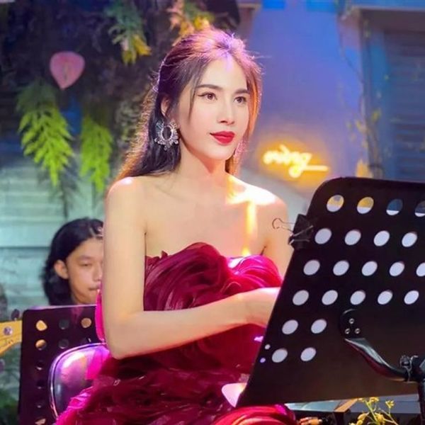 Bị tố hát Giấc mơ tuyết trắng lúc chưa xin phép, ca sĩ Thủy Tiên nói gì?