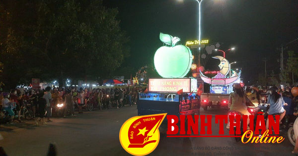 Lễ hội trăng rằm huyện Tuy Phong năm 2022 lung linh
