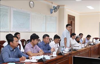 Đoàn công việc của Bộ công thương nghiệp kiểm tra tin cậy đập và hồ chứa nước Hàm Thuận