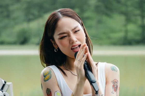 Miu Lê bị xã hội mạng chỉ trích lúc tung phiên phiên bản tạo hình xăm thế hệ