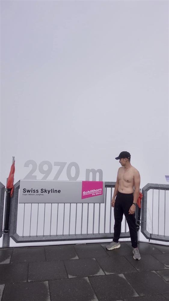 Bạn trai của HHen Niê mặc phong cách thả phanh khi đi du lịch châu Âu cùng á hậu 6 múi