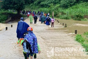 Nghệ An: Nhiều địa phương bị chia cắt, Quỳ Hợp sơ tán dân vì mưa lũ