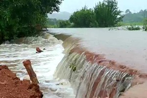 Quế Phong: Mưa lớn kéo dài gây ngập lụt và gián đoạn giao thông một số xã