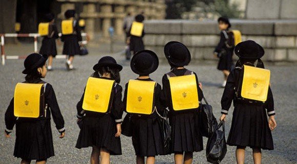 Tại sao người Nhật thường để trẻ tự đi bộ đến trường thay vì được đưa ra?  - Ảnh 3.