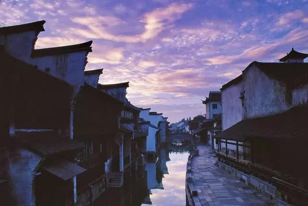 Thị trấn sông nước nghìn năm tuổi ở Trung Quốc: Vẻ đẹp non nước hữu tình tựa bức tranh màu nước thu hút hàng triệu du khách - Ảnh 9.