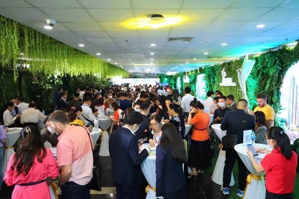 Phú Long ra mắt tòa tháp đôi căn hộ cao cấp trước tiên tại khu phức tạp phái nam Sài Gòn Essensia