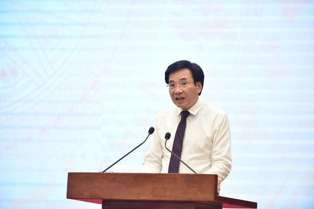Bộ trưởng, Chủ nhiệm Văn phòng Chính phủ Trần Văn Sơn, Người phát ngôn của Chính phủ, chủ trì cuộc họp báo Chính phủ thường kỳ tháng 8 năm 2022. (Ảnh: 