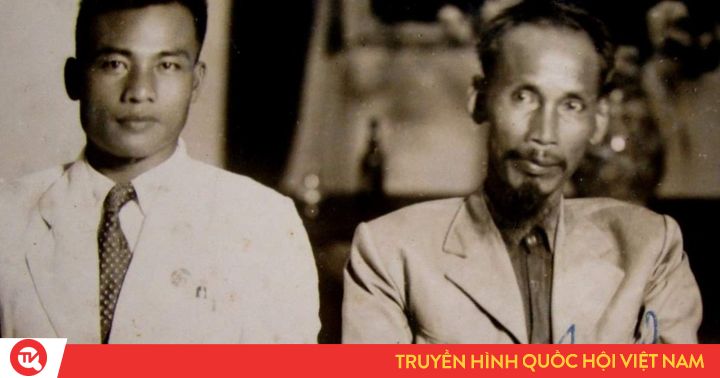 TÌNH YÊU THÂN THIỆN GIỮA HIỆU TRƯỞNG LÀO VÀ GIÁM ĐỐC ĐÔNG KHÁNH
