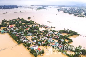 Nước sông Lam dâng cao, nhiều bản làng bị nhấn chìm