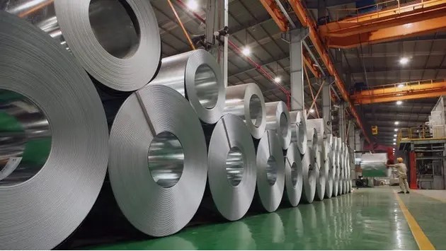 Doanh thu quý I của Công ty Thép tấm lá Thống Nhất giảm mạnh: Nguyên nhân từ biến động thương mại toàn cầu